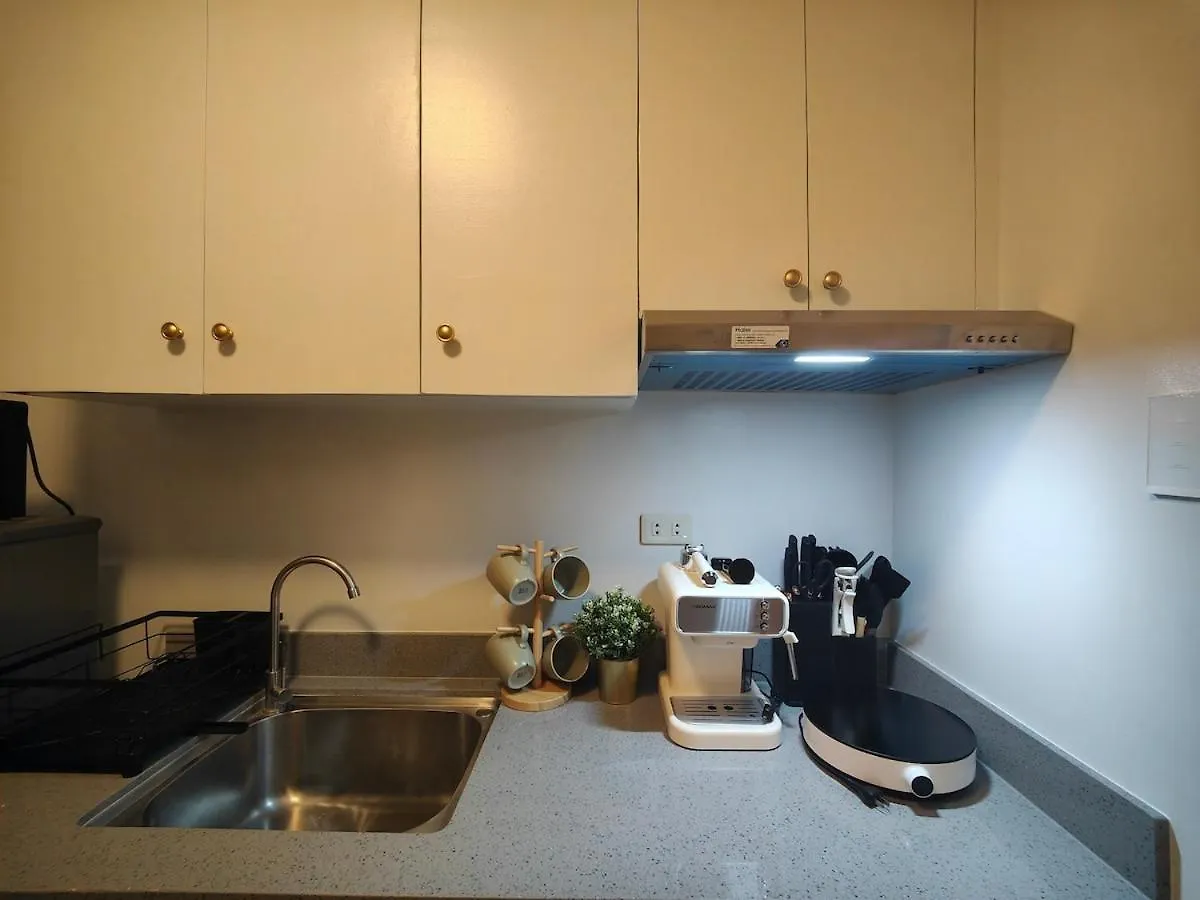Cozy Hmlet Manila, Near Poblacion Makati Nightlife, Free Pool & Gym Access Philippines