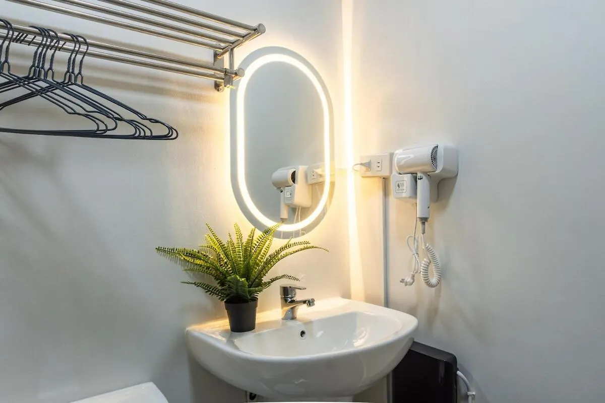 Cozy Hmlet Manila, Near Poblacion Makati Nightlife, Free Pool & Gym Access 0*, Manila Philippines