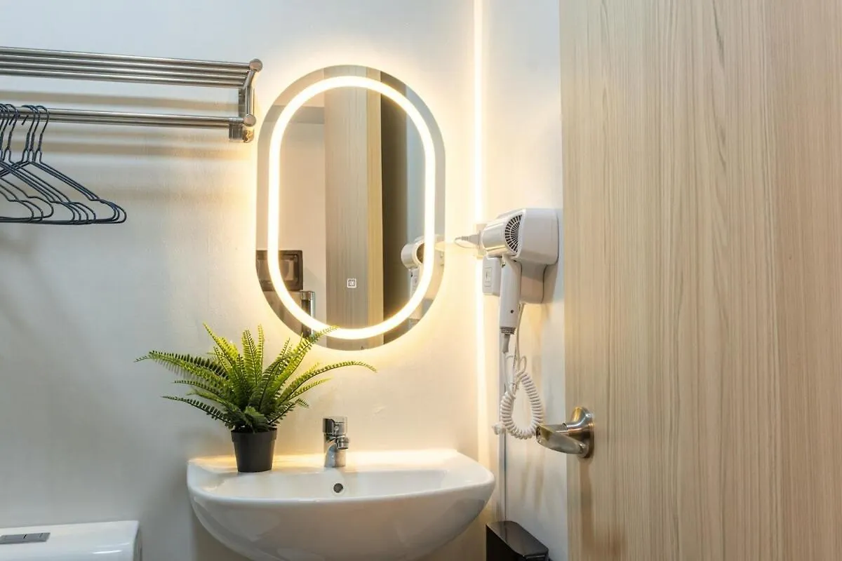 Cozy Hmlet Manila, Near Poblacion Makati Nightlife, Free Pool & Gym Access Apartment Manila
